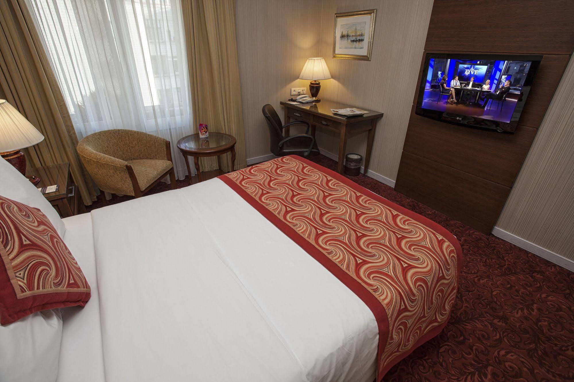 Buyukhanli Park Otel 4*
